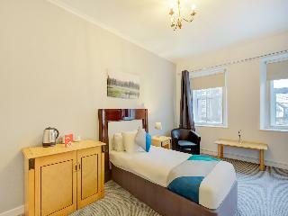 Oyo Eastbank Hotel