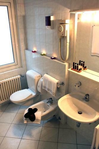 Hostal Hotel Bahnhof Haus