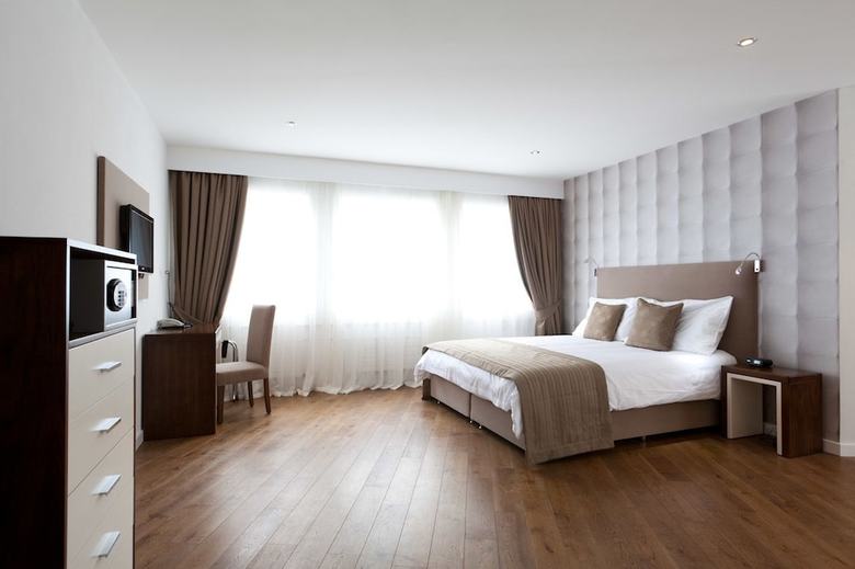 Hotel Alpha