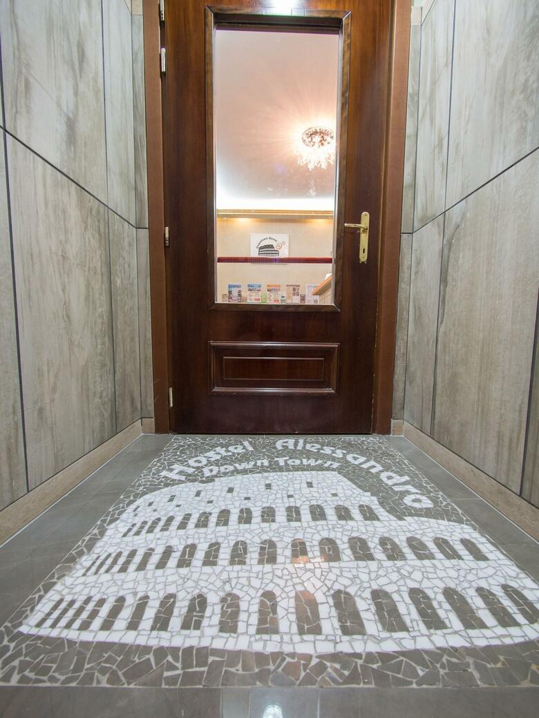Hotel Alessandro Downtown Hostel