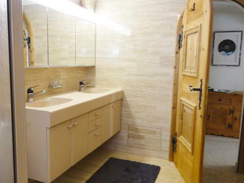 Apartamento Chesa Mezzaun Vuorcha