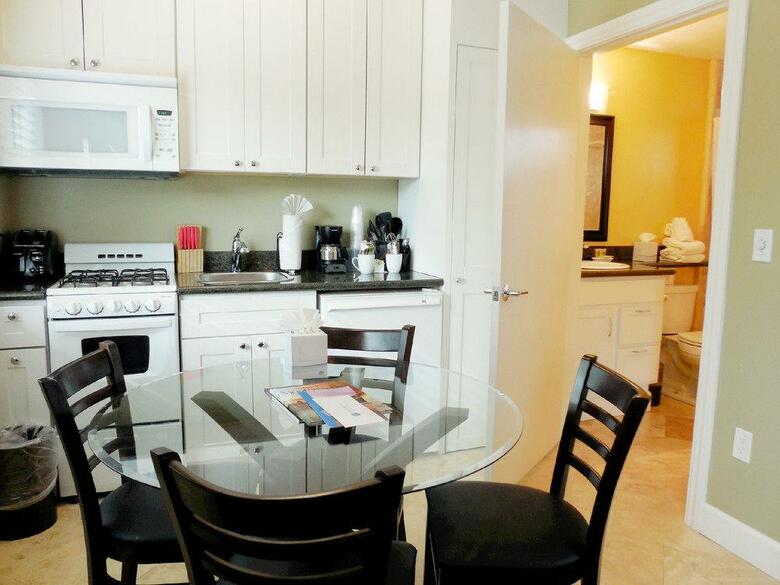 Hotel Sea Breeze Inn & Logde