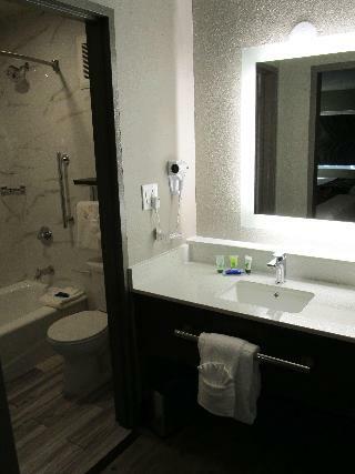 Surestay Plus Hotel By Best Western Point Richmond