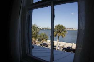 Hotel Bayfront Westcott House Bed & Breakfast Inn
