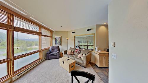 Hotel River Bank Lodge