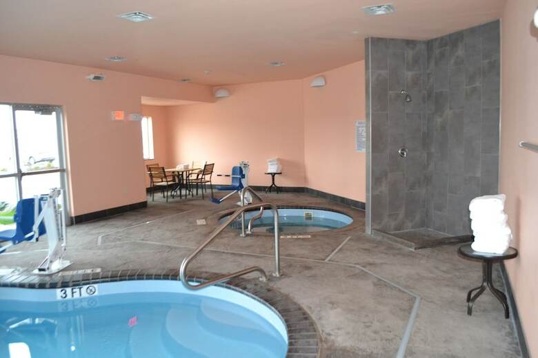 Hotel Baymont By Wyndham Grand Forks