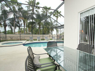 Villa 8052 King Palm Cirlce, Windsor Palms