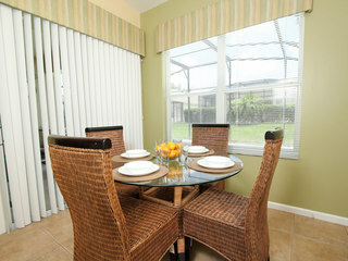 Villa 8127 Fan Palm Way, Windsor Palms