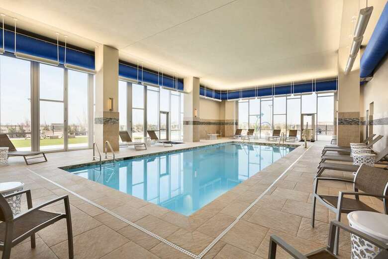 Hotel Embassy Suites By Hilton Denton Convention Center