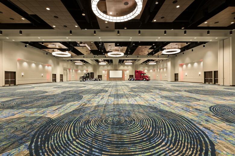 Hotel Embassy Suites By Hilton Denton Convention Center