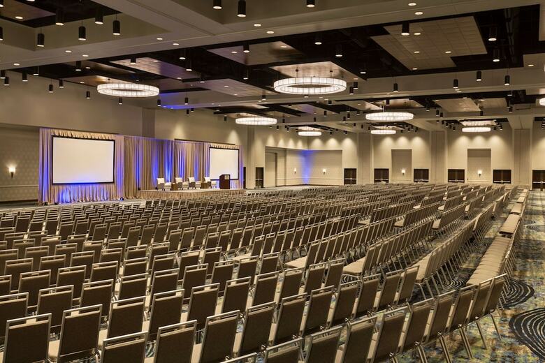 Hotel Embassy Suites By Hilton Denton Convention Center