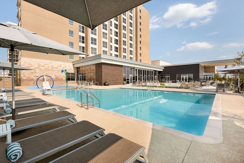 Hotel Embassy Suites By Hilton Denton Convention Center