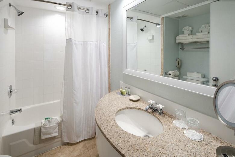 Hotel Tradewinds Island Grand Resort