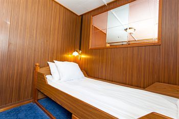 �nedin Hostel