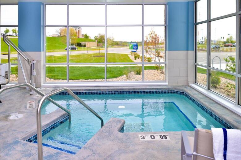 Hotel Holiday Inn Express And Suites Madison