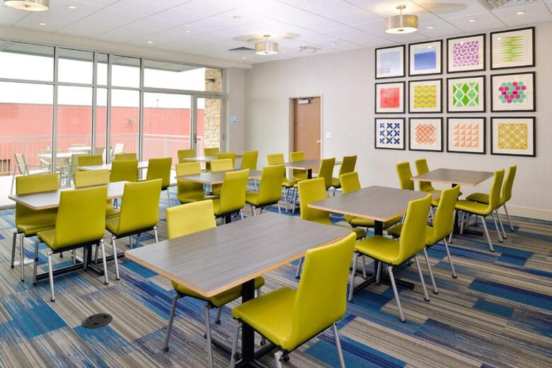 Hotel Holiday Inn Express And Suites Madison