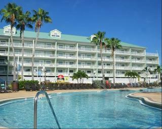 Hotel Harbour Club Condos
