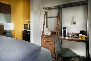 Staypineapple At Hotel Z