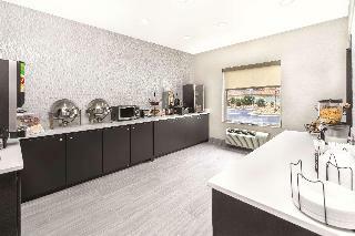 La Quinta Inn Suites By Wyndham Rome