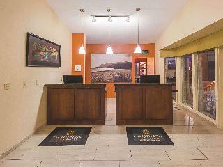 La Quinta Inn Suites By Wyndham Woodburn