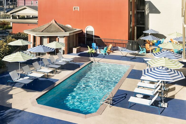 Hotel Caza