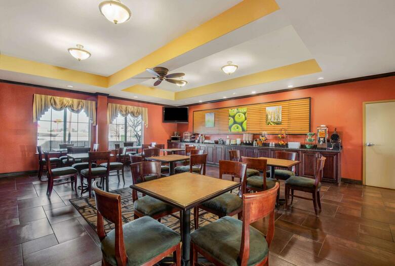 La Quinta Inn Suites Eastland