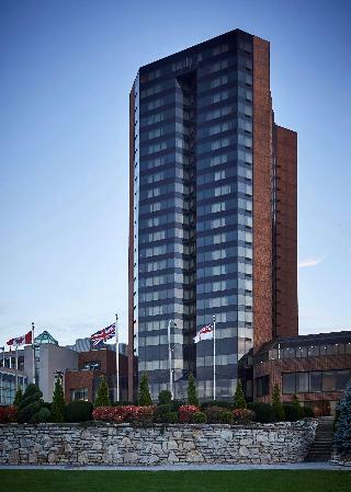 Doubletree By Hilton Windsor Hotel & Suites
