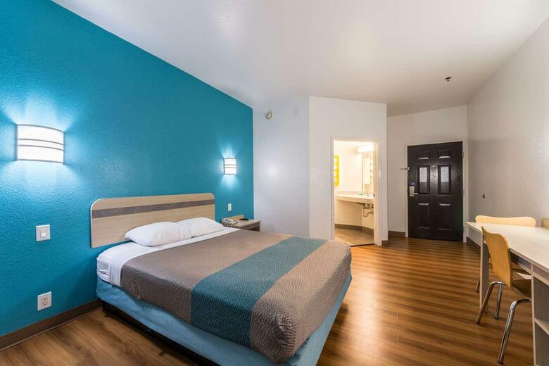 Hotel Motel 6 Pharr