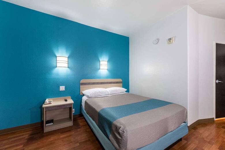 Hotel Motel 6 Pharr