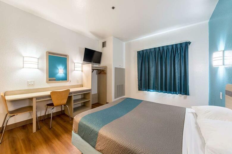 Hotel Motel 6 Pharr
