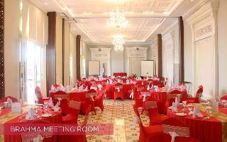 Hotel Ramada Suites By Wyndham Solo
