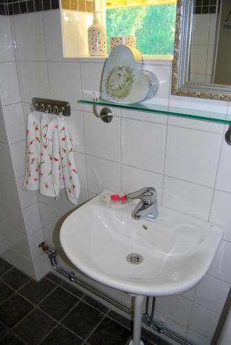 Bed & Breakfast H�h�llets Lantliga Rum