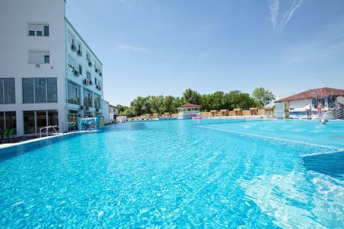 Villa Flamingo Resort