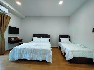 Oyo 89859 Pp Traveller's Hotel