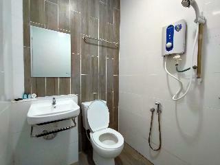 Oyo 89859 Pp Traveller's Hotel