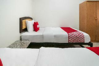 Hotel Oyo 678 9's Born