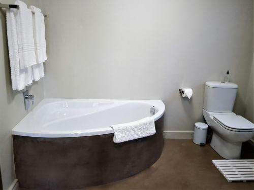 Hostal Four Palms Accommodation & Conferencing