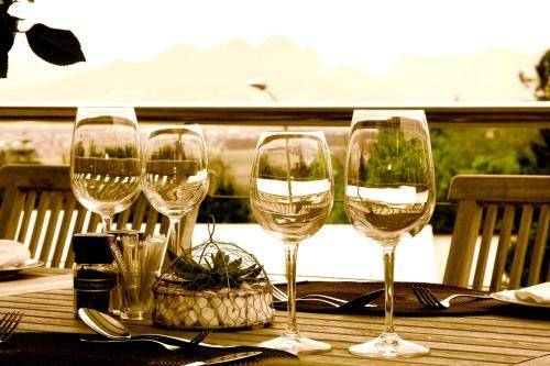Hostal Four Palms Accommodation & Conferencing