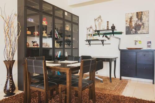 Exclusive Creek Bay Apartment