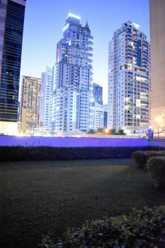 2 Bedroom Apartment In Marina Diamond 4