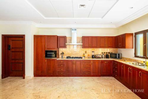 Villa Lux - The Dubai Paradise Palace