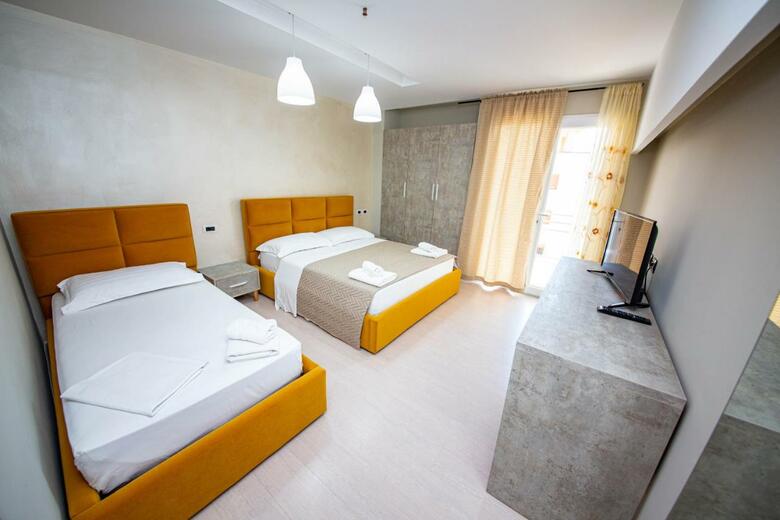 Hotel Miki