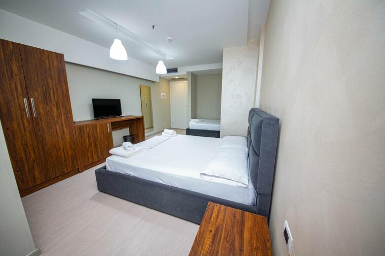 Hotel Miki