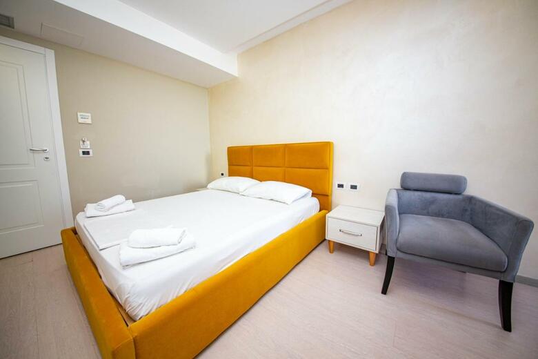 Hotel Miki