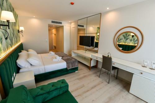 Iliad Hotel
