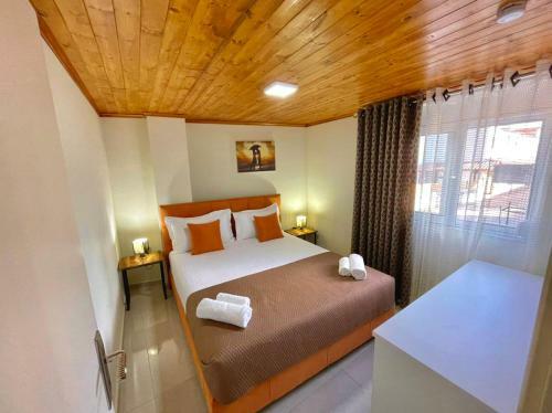 Crown Deluxe Apartments