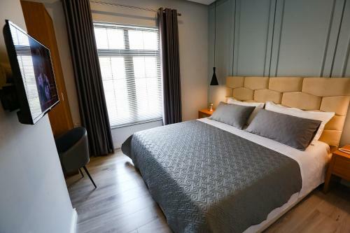 Home Hotel