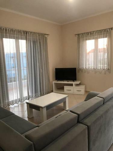 Hostal Villa Leni Oruci
