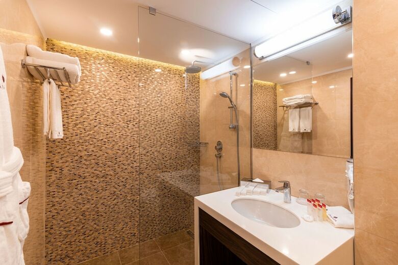 Ramada Hotel & Suites By Wyndham Yerevan