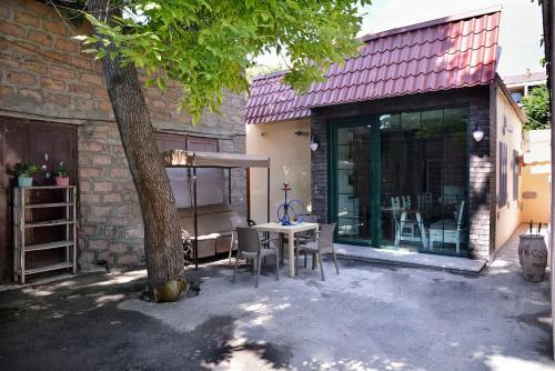 Retro Hostel & Tours